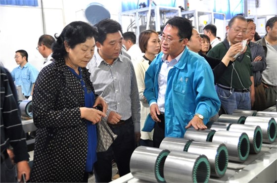 总经理陈学锋介绍自动流水线 总经理陈学锋介绍自动流水线