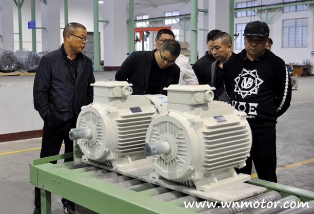 浙江客人参观皖南电机2.jpg 浙江客人参观皖南电机2.jpg