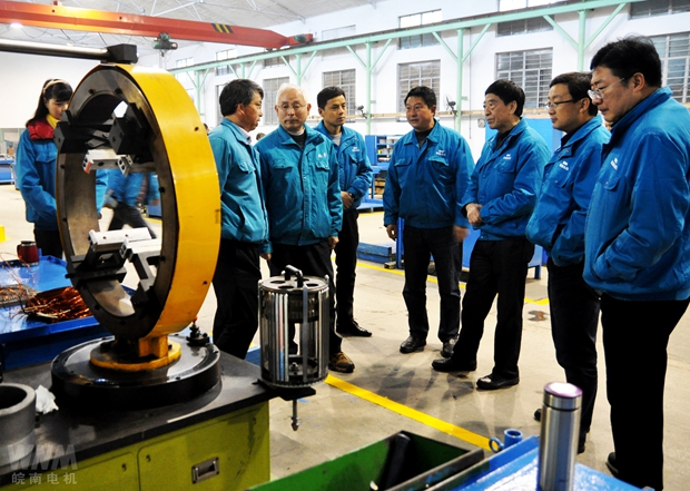 皖南电机董事长陈根喜给员工拜年 皖南电机董事长陈根喜给员工拜年