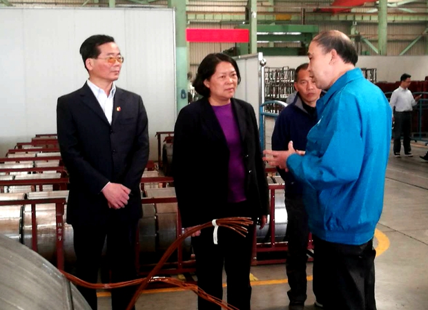 严植婵在威能公司调研 严植婵在威能公司调研