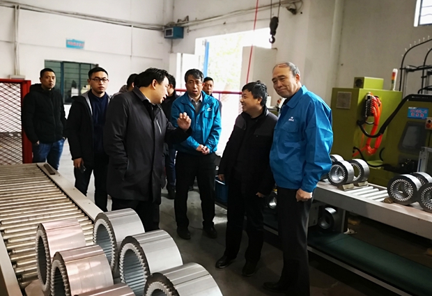 图为省发改委县域特色产业集群调研组在皖南电机调研 图为省发改委县域特色产业集群调研组在皖南电机调研